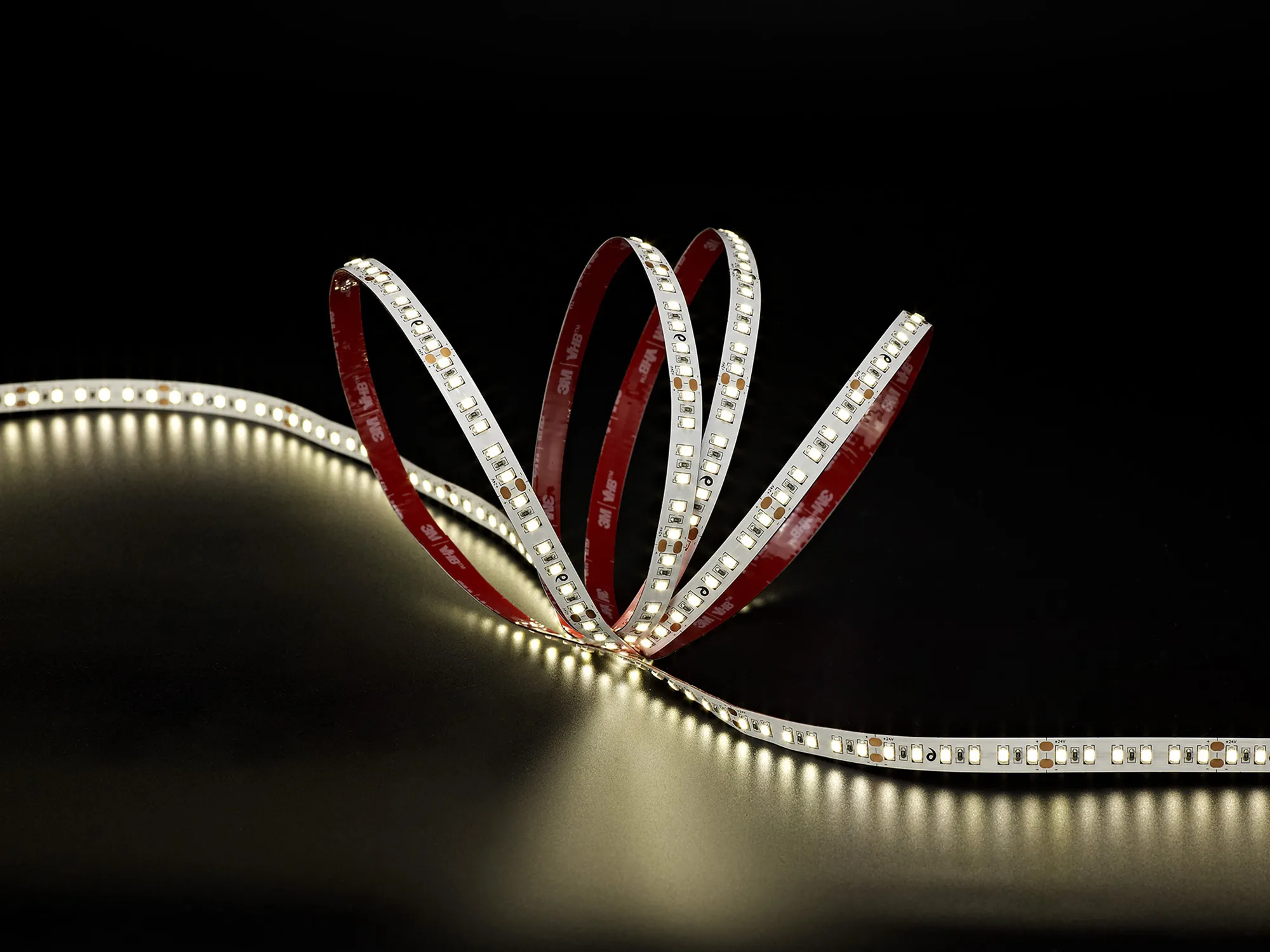 Axios Premium 24V IP20 28.8W/m 2835 120LED/m Strip Lighting Dlux IP20 Strip
